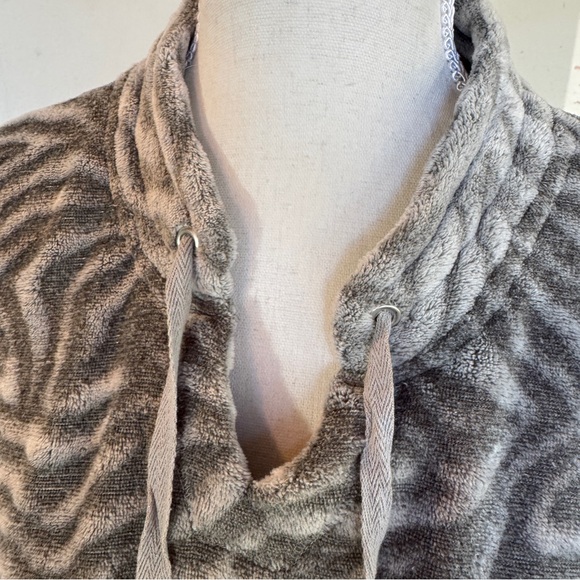 Multiples Fuzzy Pullover - Picture 3 of 5